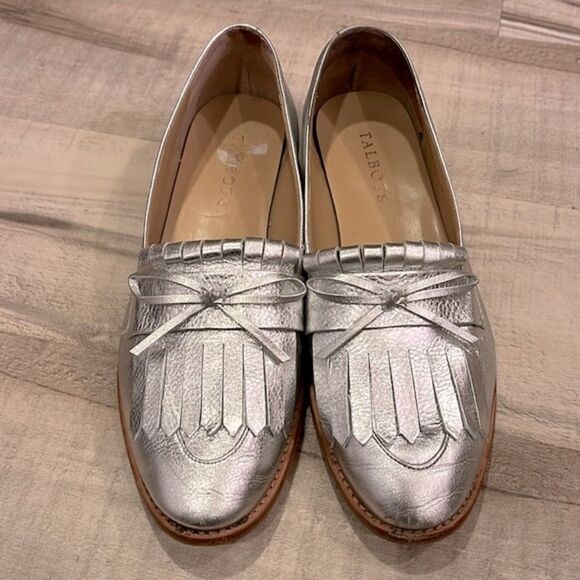 Talbots Leighton Kiltie loafers - pebbled silver leather tassel size 7.5 - Picture 2 of 10